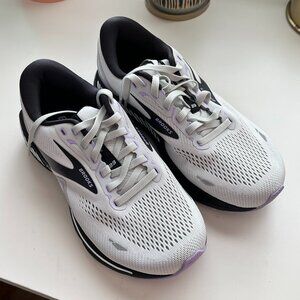 Brooks Adrenaline Running Shoe - BNIB - womens 7.5 EE extra wide